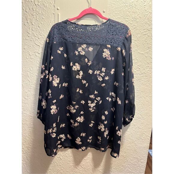 Liz Claiborne Floral Blouse Woman’s Size 3X - Picture 8 of 9